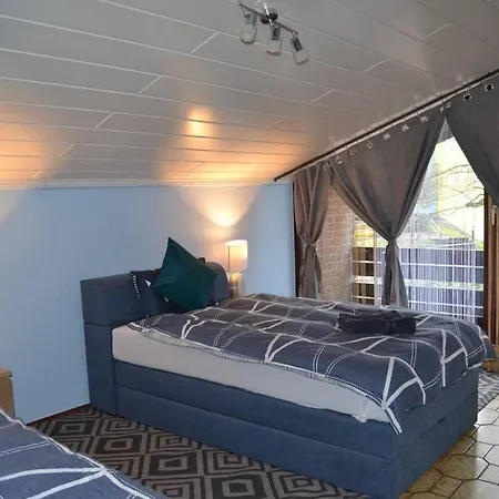 Koelnmesse 5 * Gemuetliches Haus Holiday home Rosrath